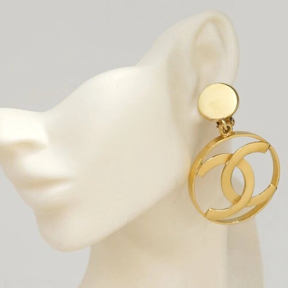 CHANEL CC Logos Huge Round Drop Dangle Clip-On Earrings Gold Tone Auth w/Box w11 - Picture 2 of 6